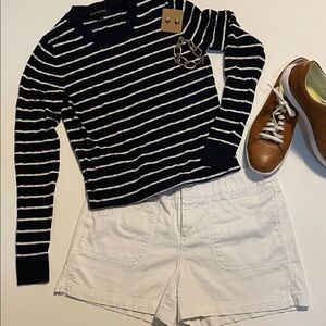 White cargo shorts size 10, preppy, nautical, casual, summer shorts. EUC!